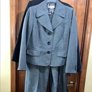 Kasper Gray Pantsuit Classic Professional Style